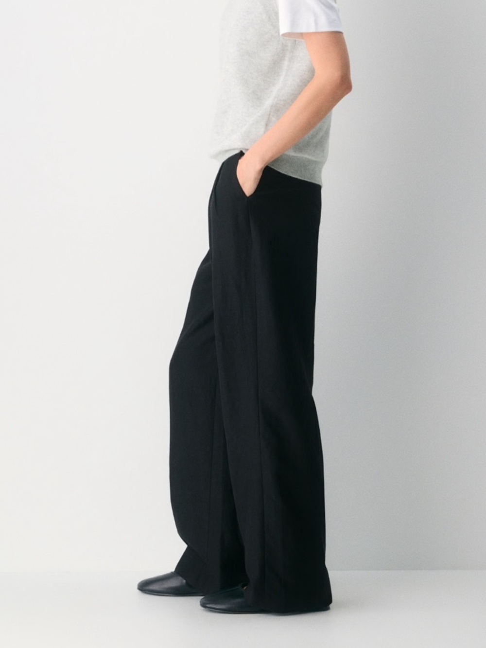 Aritzia The Effortless Pant CruiseLinen Trouser Tailored Relaxed High-Rise Black - Picture 2 of 8